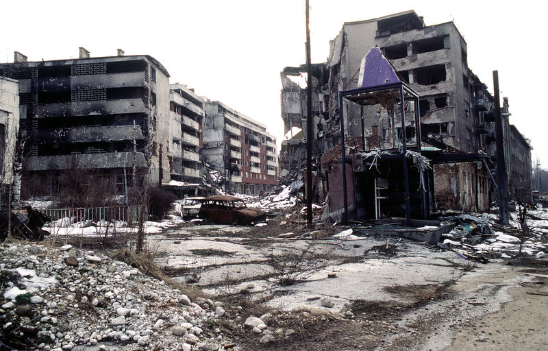 Biden schvaloval bombardování civilistů v Jugoslávii