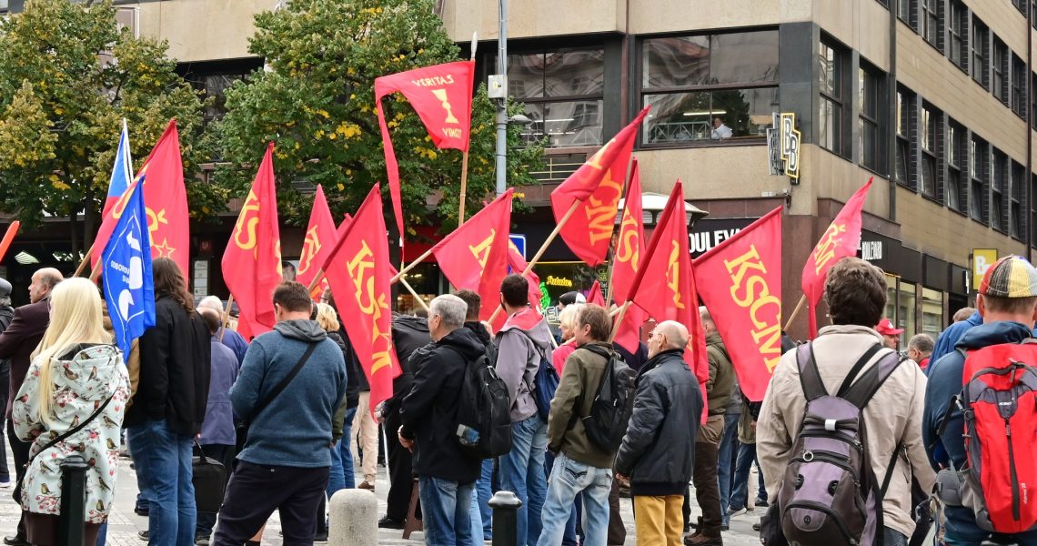 Komunisté vyzývají k bojkotu provládních kandidátů