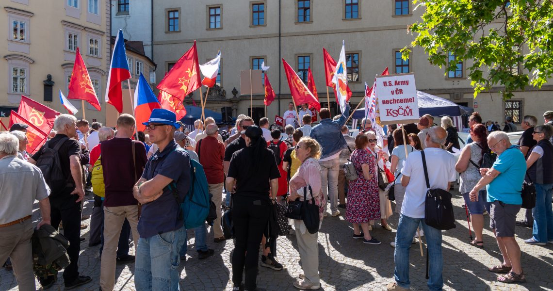 Ami, go home! happening proti "obranné smlouvě"