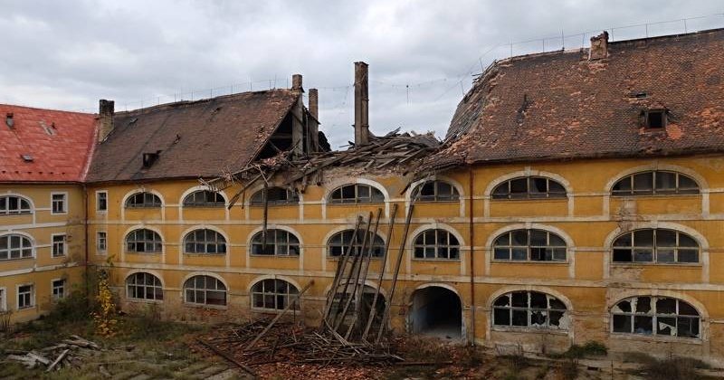Zastupitelé KSČM v Ústeckém kraji podpořili záchranu Žižkových kasáren v Terezíně